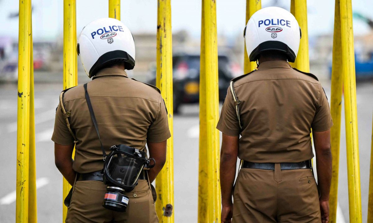 Crowds jeer Sri Lankan prime minister on rare outing