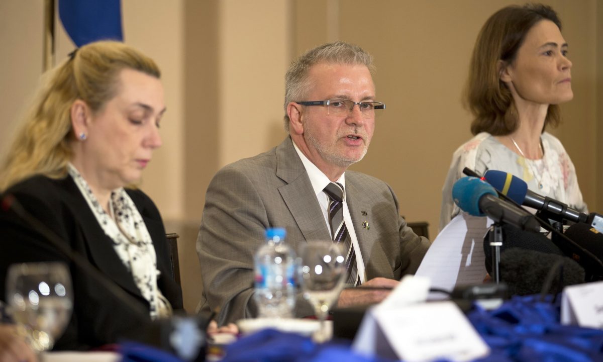 EU urged to build ties with govt
