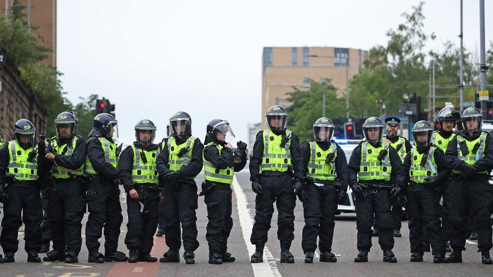 Nicola Sturgeon has said she hopes police will agree to a “fair and affordable” deal as officers prepare to “withdraw goodwill” in a pay dispute.