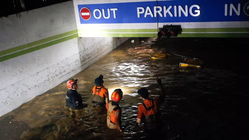 Seven people in South Korea have died after they were trapped in an underground car park during floods caused by Typhoon Hinnamnor.