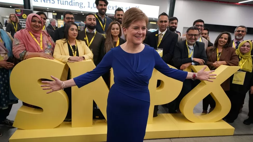 Scotland could establish a sustainable new economy based on renewable energy if it becomes independent, Nicola Sturgeon is to claim.