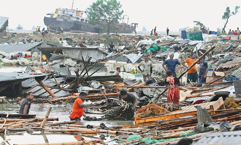 24 die, millions seek shelter as cyclone batters Bangladesh