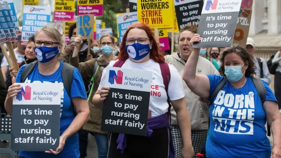 An improved pay offer averaging 7.5% has been made to NHS Scotland health workers threatening industrial action.