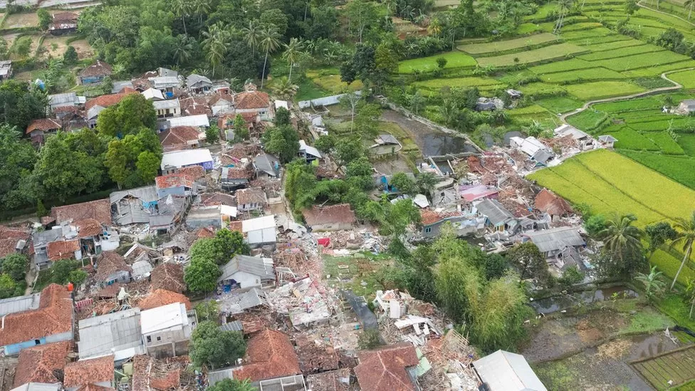 Rescuers are battling dozens of aftershocks in the hilly region of West Java as the search for earthquake survivors reaches its third day.