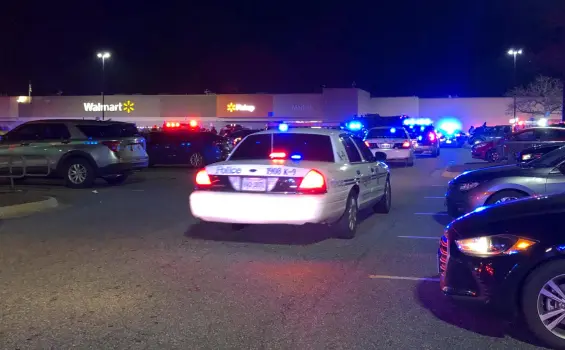 A gunman has killed up to 10 people in a Walmart superstore in Chesapeake, in the US state of Virginia, police say.