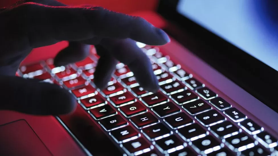 Iranian and Russian hackers are targeting British politicians and journalists with espionage attacks, officials have warned.