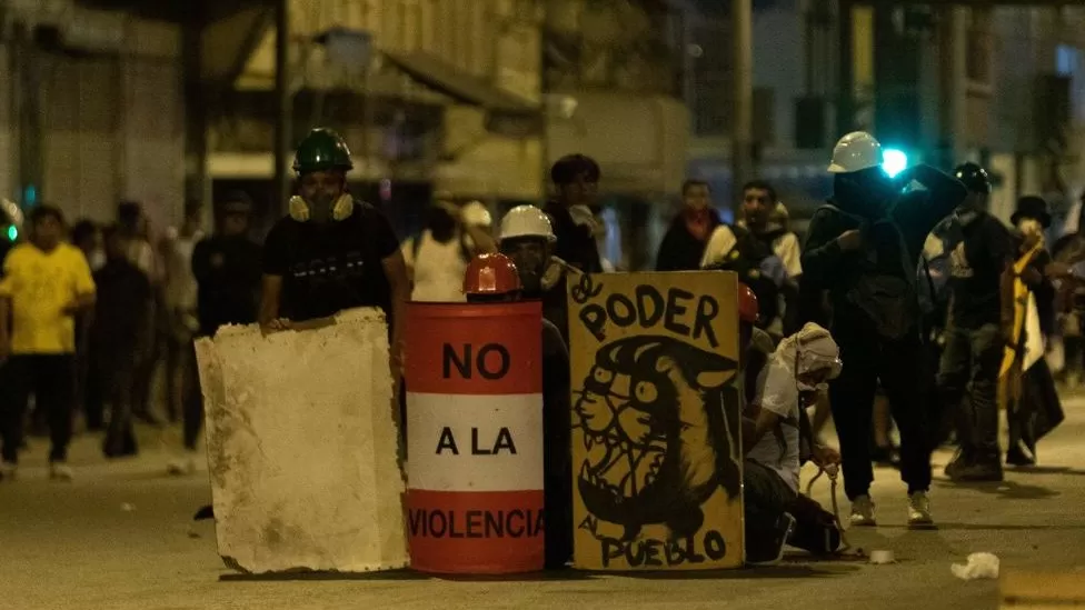 Roadblocks set up across Peru by demonstrators demanding the resignation of the country’s president will be dismantled, officials have said.