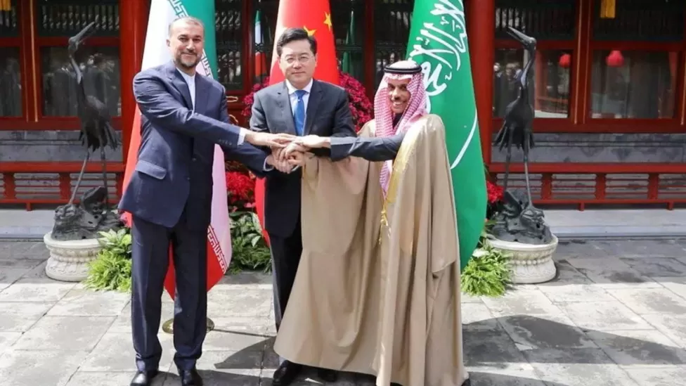 The foreign ministers of bitter Middle Eastern rivals Iran and Saudi Arabia have held official talks for the first time since 2016.
