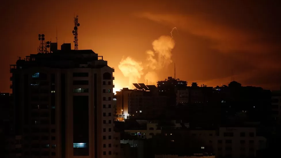 The Israeli military has carried out air strikes on targets belonging to the Palestinian militant group Hamas in southern Lebanon and the Gaza Strip.