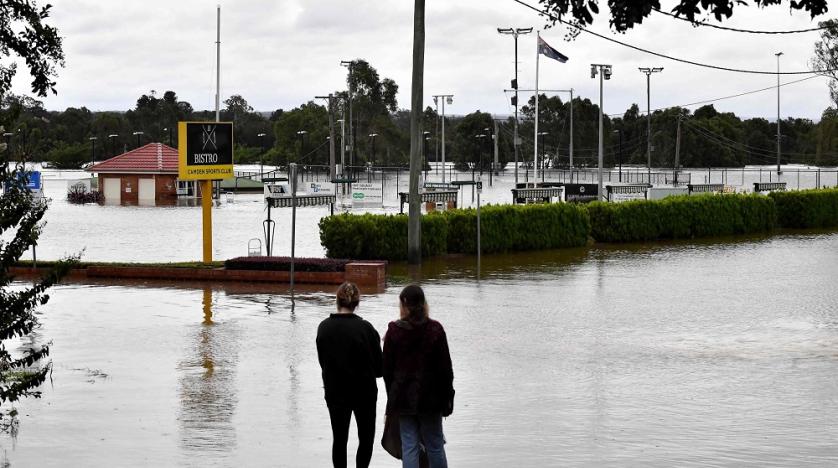 Heavy rain brings flash flooding to Sydney
