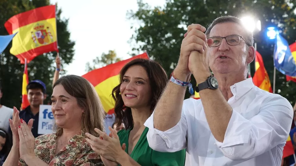 Spaniards are going to the polls in a general election that offers a choice of two starkly contrasting visions.