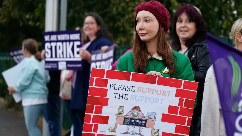 Hundreds of schools in Scotland will be closed as support staff enter a second day of a three-day strike in 24 of the country’s 32 councils.