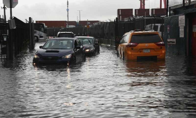 New York flooded by heavy rains, subway partly paralysed