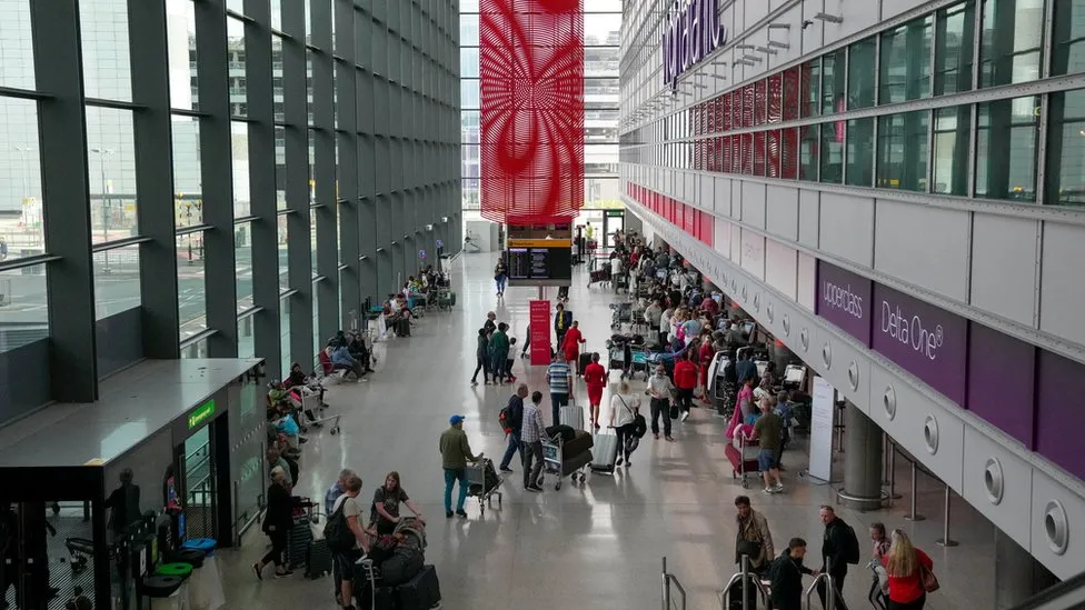 Saudi Arabia’s Public Investment Fund (PIF) has agreed to buy a 10% stake in Heathrow airport from Spanish infrastructure giant Ferrovial.
