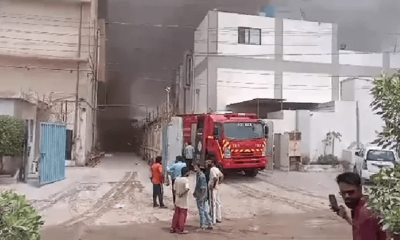 Fire engulfs multi-storey mall on Karachi’s Rashid Minhas Road; 11 dead, 20 feared trapped