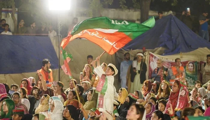 All eyes on ECP as decision on PTI’s intra-party polls, bat symbol expected today