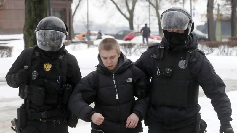 400 held in Russia at events in memory of Navalny