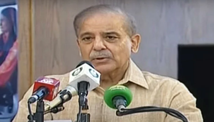 PM urges businessmen to prioritise improving working conditions of labour class