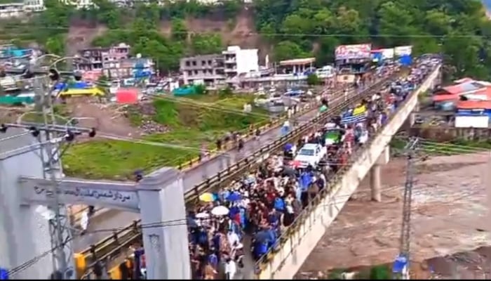 Long march heads for Muzaffarabad as wheel-jam strike in AJK enters fourth day