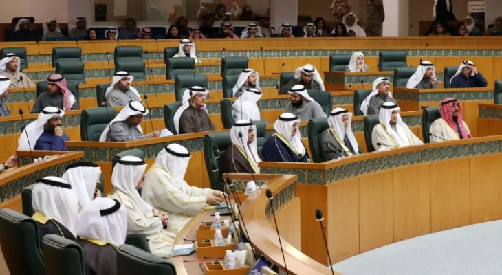 Kuwait approves new government amid political crisis
