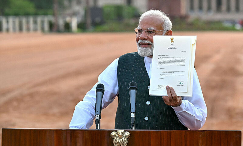 Combative Modi invited for oath tomorrow